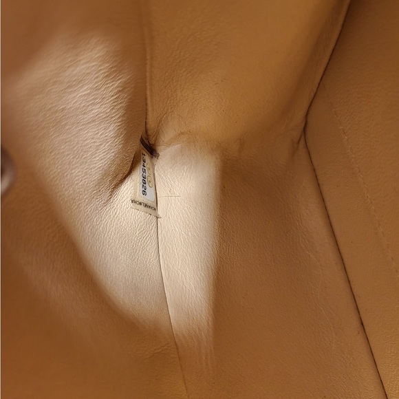 Chanel beige medium classic flap gold hardware - Picture 13 of 16